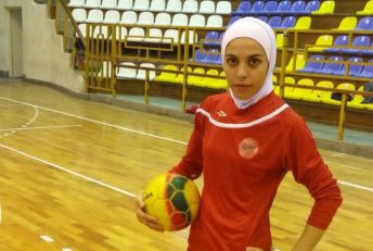 پرسپولیس با پیروزی مقابل پدیده قهرمان لیگ شد و سارا شیربیگی خانم گل فوتسال ایران با انتشار یک استوری خاص و کنایه به استقلال و منصوریان، از پیروزی پرسپولیس ابراز خوشحالی کرد.