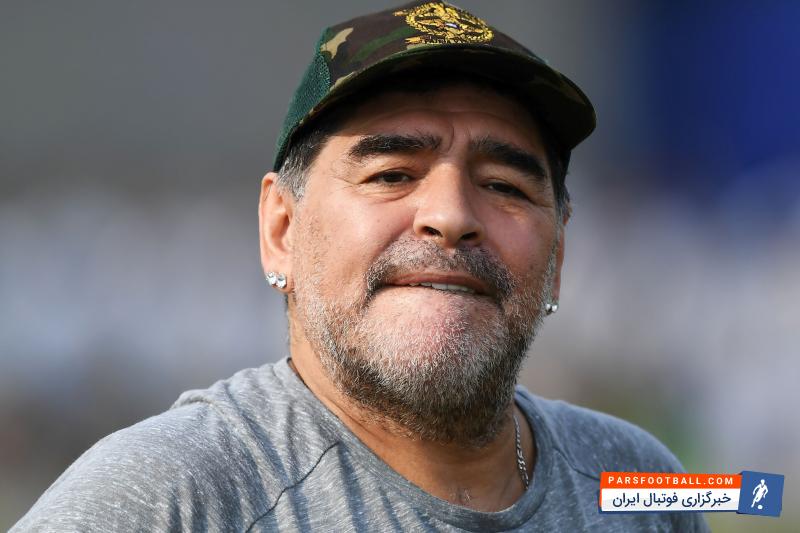 مارادونا ؛ بازی مارادونا با کودک طرفدارش که به دلیل نقص مادرزادی بدون پا می باشد