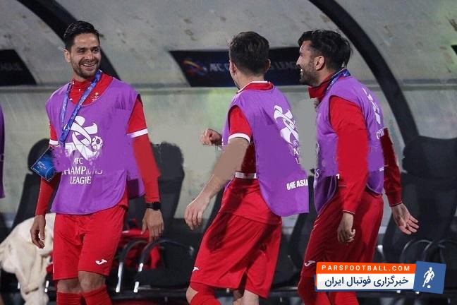 در این میان شادی محسن مسلمان که برای دقایقی در حال گرم کردن برای ورود به زمین بود ولی باز هم برانکو از محسن مسلمان در ترکیب تیم استفاده نکرد، جالب توجه است؛ بازیکنی که شاید فصل آینده دیگر در جمع شاگردان برانکو نباشد.