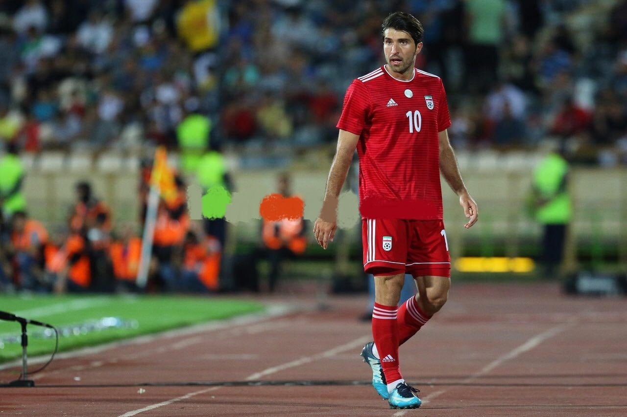 انصاری فرد سال های سال است که به عنوان مهاجم نوک در فوتبال ایران شناخته می شود و در تیم های سایپا و تراکتورسازی نیز به آقای گل رسید. کریم انصاری فرد در فرصت نزدیک به 70 دقیقه ای در پستی دور از دروازه حریف و محوطه جریمه ازبک ها به میدان رفت.