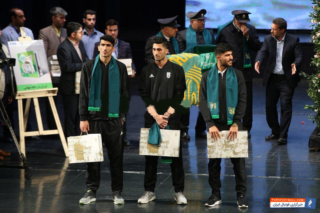 با اعلام فهرست تیم ملی در جام جهانی مشخص شد که علیرضا بیرانوند ، رشید مظاهری و امیررضا عابدزاده 3 دروازه بان نهایی تیم ملی در روسیه خواهند بود حال سوال اینجاست علیرضا بیرانوند ، رشید مظاهری و امیررضا عابدزاده کدام یک در ترکیب اصلی قرار می گیرند.