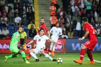 کی روش در بازی شب گذشته مقابل ترکیه سردار آزمون را به عنوان مهاجم نوک از ابتدا در ترکیب اصلی قرار داد تا مشخص شود روی او حساب ویژه ای برای جام جهانی باز کرده است سردار آزمون که در بین مهاجم فعلی تیم ملی گلزن تر از بقیه نشان داده، بی تردید یکی از شانس های اول گلزنی یوزهای ایرانی برای 3 مسابقه حساس در جام جهانی است.