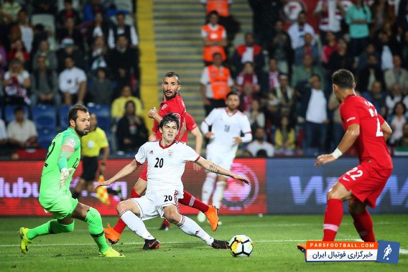 کی روش در بازی شب گذشته مقابل ترکیه سردار آزمون را به عنوان مهاجم نوک از ابتدا در ترکیب اصلی قرار داد تا مشخص شود روی او حساب ویژه ای برای جام جهانی باز کرده است سردار آزمون که در بین مهاجم فعلی تیم ملی گلزن تر از بقیه نشان داده، بی تردید یکی از شانس های اول گلزنی یوزهای ایرانی برای 3 مسابقه حساس در جام جهانی است.