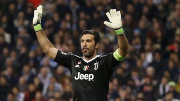 بوفون دروازه بان پر افتخار باشگاه فوتبال یوونتوس از این تیم بعد از 17 سال خداحافظی کرد