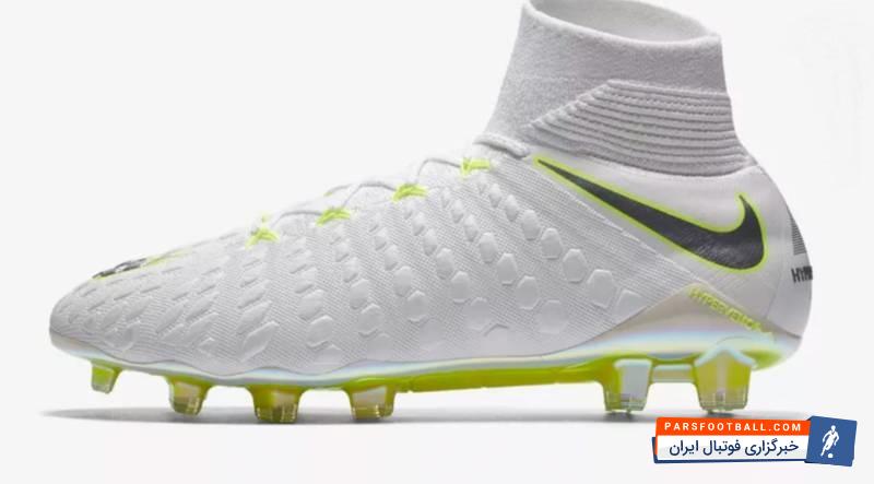 کمپانی نایک از کفشهای فوتبال مخصوص جام جهانی فوتبال رونمایی کرد در شرایطی که ۳۶ روز تا جام جهانی روسیه باقی مانده است، کمپانی نایک از کفشهای بازیکنان فوتبال رونمایی کرد.