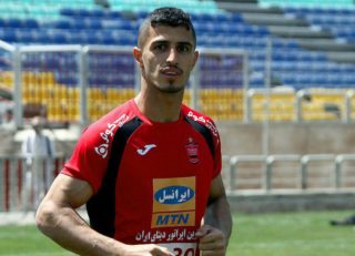 علیپور مهاجم تیم فوتبال پرسپولیس به دیدار حساس تیمش برابر الجزیره می رسد