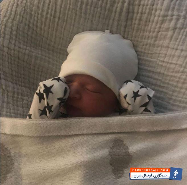 امروز سومین فرزند گرت بیل به نام الکس چارلز، به دنیا آمد گرت بیل با انتشار تصویری در اینستاگرام، تولد سومین فرزندش را اعلام کرد. آلبا وایولت و ناوا والنتینا دیگر فرزندان گرت بیل هستند.