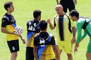 علیرضا منصوریان سرمربی پیشین تیم فوتبال استقلال قبل از شروع فصل شانزدهم ادعاهایی در مورد دو ستاره تیم فوتبال پرسپولیس داشت که به نظر می رسد این ادعاها کاملا درست بود.