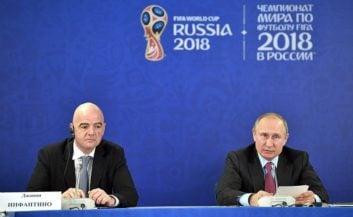 اینفانتینو رئیس فیفا و پوتین رئیس جمهور روسیه به بازدید از ورزشگاه فیشت شهر سوچی پرداختند