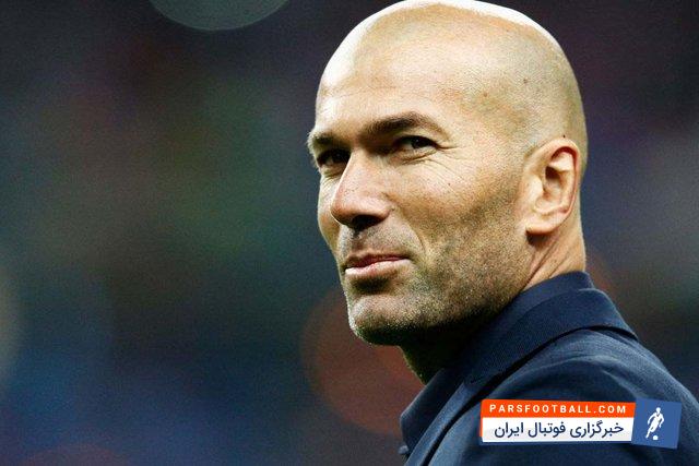 اینیستا ؛ زیدان در انتهای بازی با بارسلونا اینیستا را در آغوش گرفت و برایش آرزوی موفقیت کرد