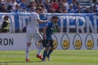 زلاتان پس از سیلی که به گردن بازیکن حریف زد، از زمین مسابقه اخراج شد.