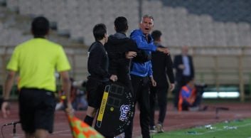 کارلوس کی روش سرمربی تیم ملی فوتبال کشورمان حسابی از اتفاقاتی که رخ می دهد عصبانی است.