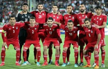 از پیراهن جدید تیم ملی ایران برای جام جهانی 2018 در بازی دوستانه روز گذشته برابر ازبکستان رونمایی شد.سایت فوتی هدلاینز که در سالهای اخیر به دلیل انتشار پیراهنهای باشگاهی و ملی قبل از اعلام رسمی آنها معروف شده است، جزییاتی از پیراهن جدید تیم ملی ایران منتشر کرد.