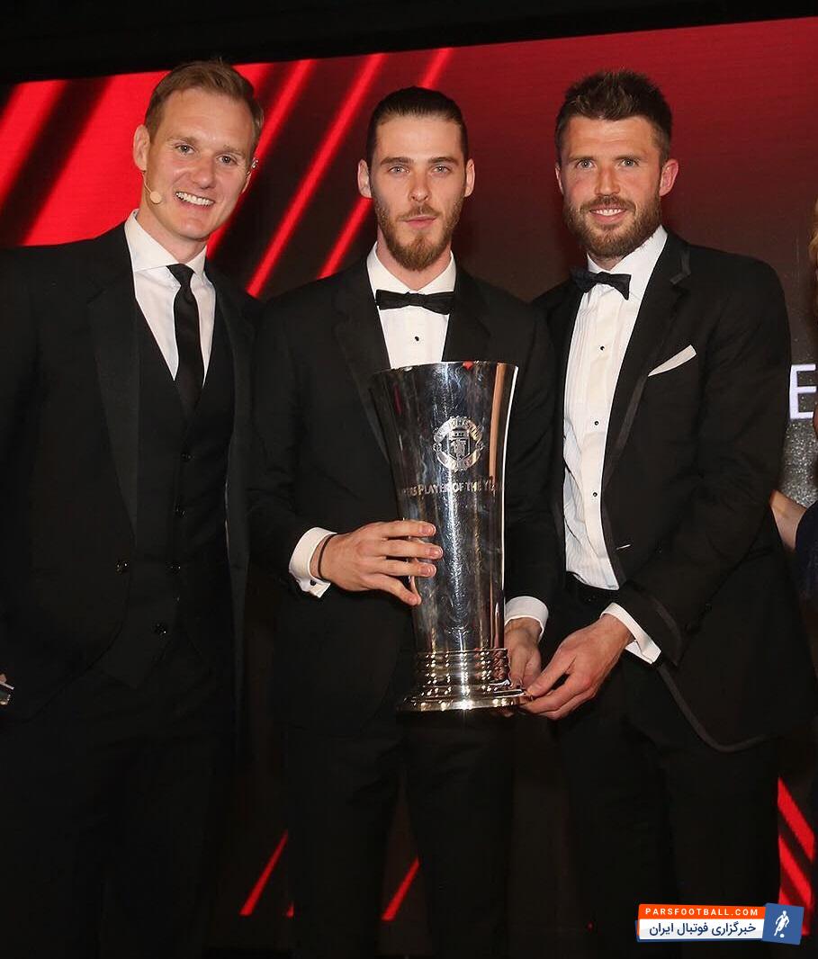 داوید دخیا ، گلر منچستریونایتد به عنوان بهترین بازیکن سال این باشگاه انتخاب شد.مورینیو گفت: به نظر من اسکات مک تومینای بهترین بازیکن سال یونایتد بود زیرا در 5 یا 6 ماه، تمام تلاشش را کرد.