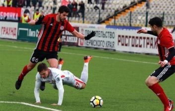 سایت رسمی باشگاه آمکار روسیه با انتشار خبری پایان دوره قرضی 4 بازیکن شامل سعید عزت‌ اللهی ، آلارون، الکساندر و دیمیتری نوشت:از آنها به خاطر بازی در ترکیب تیم آمکار قدردانی می‌کنیم. به کمک آنها در حل مشکلات فصل اخیر تیم آمکار اعتقاد داریم و از باشگاه‌های روستوف، زنیت، زسکا و دینامو قدردانی می‌ کنیم.