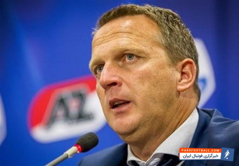 روزنامه بین المللی هلند با اتمام فصل ۲۰۱۷-۲۱۸ مربی برتر سال را انتخاب کرد که فان دن بروم ، سرمربی آلکمار با کسب ۶.۵۷ امتیاز به عنوان مربی سال انتخاب شد. علیرضا جهانبخش هافبک ملی پوش کشورمان در این فصل برای آلکمار بازی می کند.