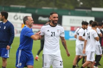 در تمرینات تیم ملی در ترکیه اتفاق جالبی میان اشکان دژاگه با یکی از مربیان رخ داد در حاشیه این تمرین میک مک درموت، از اعضای کادرفنی که سابقه حضور در استقلال را دارد رابطه خوبی با اشکان دژاگه داشته و با او شوخی میکند.