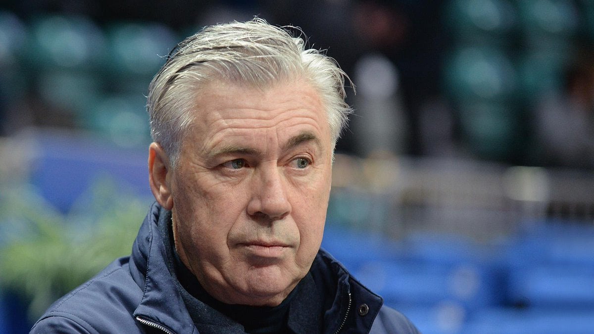 دی لورنتیس کارلو انچلوتی را برای هدایت تیم فوتبال ناپولی ایتالیا درنظر دارد