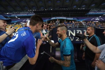 صلاح ؛ سرخیو راموس معتقد است محمد صلاح هنوز با سطح رونالدو و مسی فاصله دارد