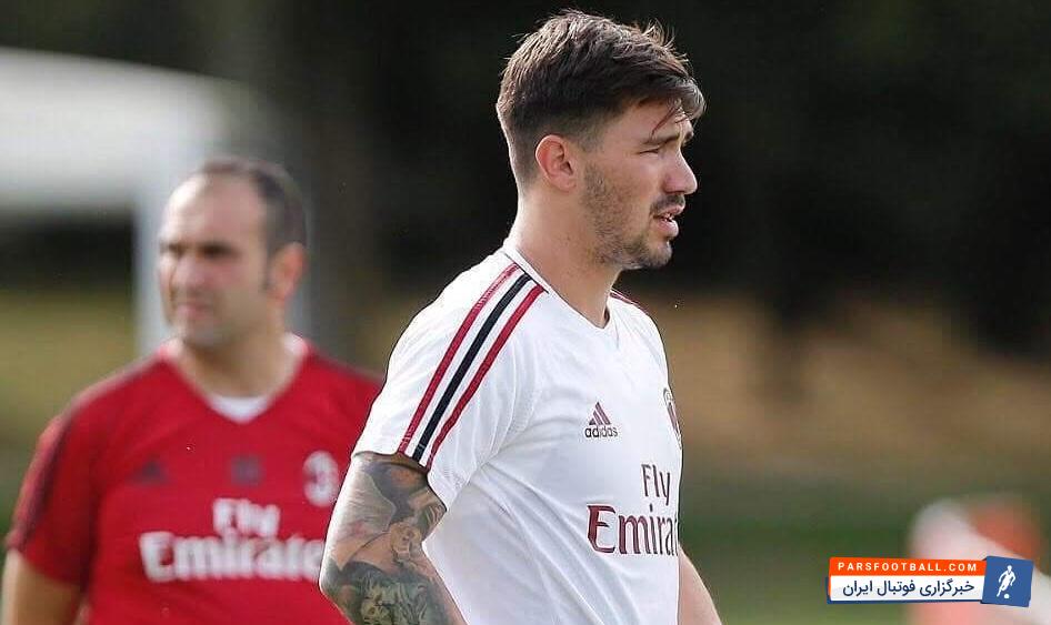 رومانیولی مدافع تیم فوتبال میلان بعد از بهبود مصدومیتش به تمرینات این تیم بازگشت