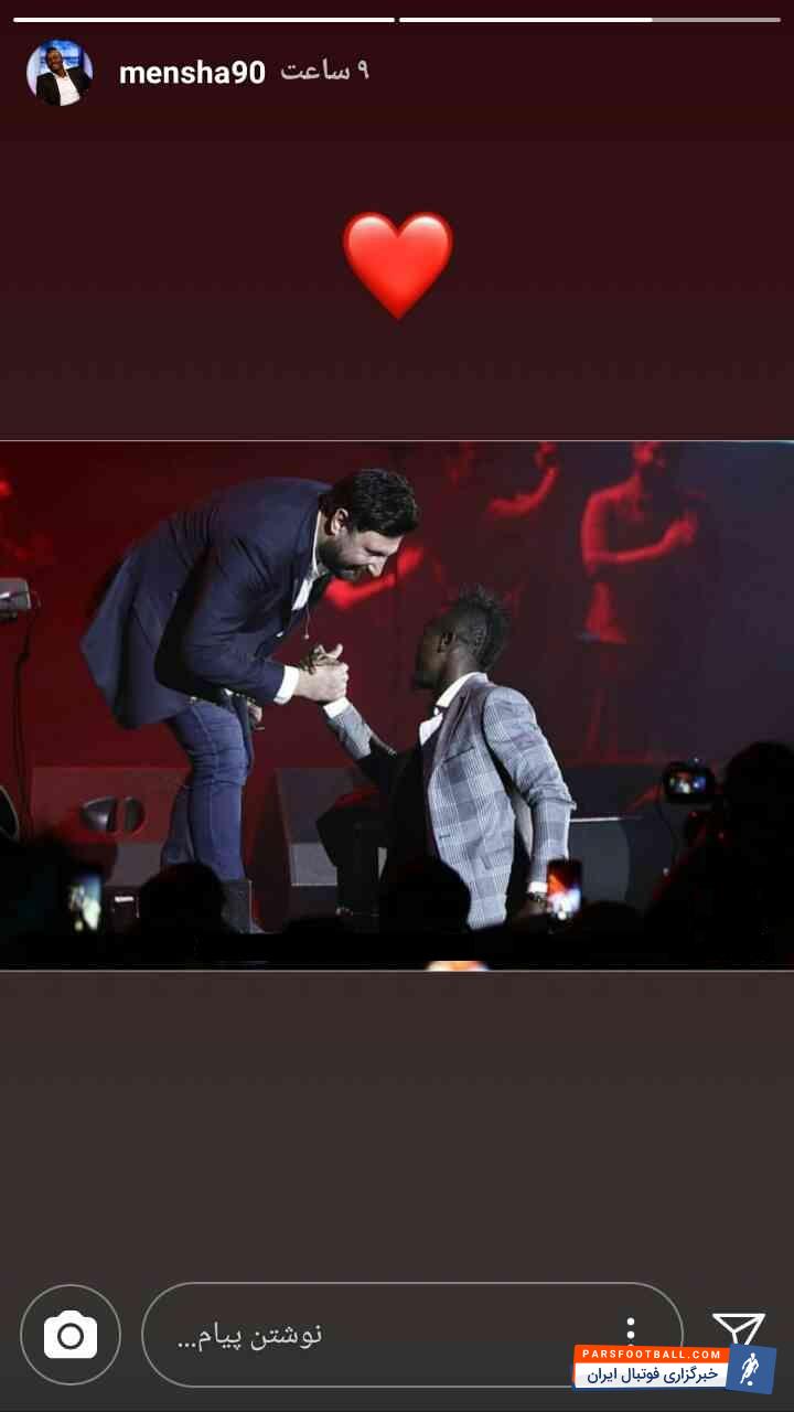 گادوین منشا مهاجم نیجریه ای تیم فوتبال پرسپولیس به همراه سیامک نعمتی هافبک سرخپوشان در کنسرت خواننده محبوب پاپ کشورمان محمد علیزاده شرکت کردند و با او عکس یادگاری گرفتند