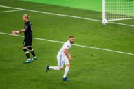 کاریوس : باید سرم را باز هم بالا بگیرم، در حال حاضر، برای همه ناراحتم