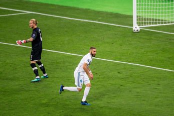 کاریوس : باید سرم را باز هم بالا بگیرم، در حال حاضر، برای همه ناراحتم