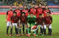 مصر ؛ تصویری از جمع آوری زباله های از سوی هواداران مصر بعد از بازی برابر روسیه