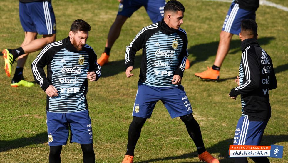 پاوون در بازی دوستانه اخیر آرژانتین برابر هائیتی، پاس گل سوم را به مسی داد و در طول مسابقه نیز همکاری فوق العاده ای با اعجوبه بارسا داشت.طبق ادعای برنامه رادیوفونیکوی آرژانتین، مسی که شیفته سبک بازی پاوون شده، از مسئولان بارسا درخواست کرده تا برای جذب این بازیکن اقدام کنند. درخواستی که مورد توجه نیز قرار گرفته است.