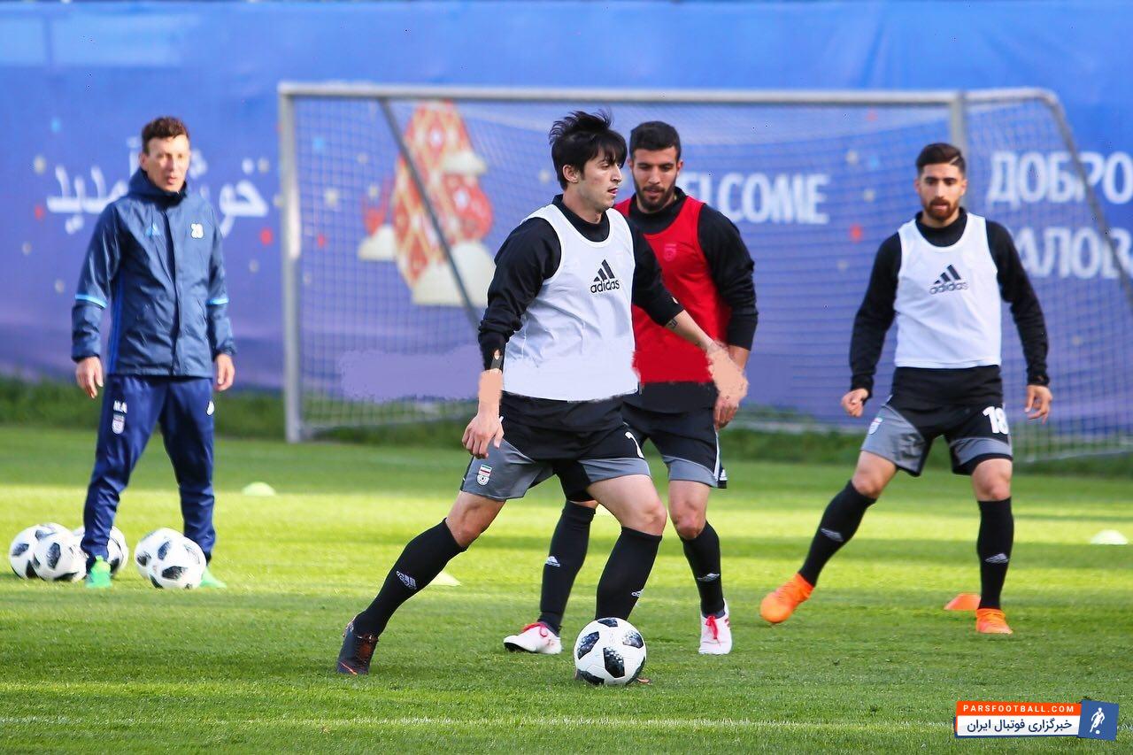 سردار آزمون مهاجم تیم ملی است سردار آزمون با انگیزه خاصی منتظر آغاز رقابت های جام جهانی است تا در این رویداد بزرگ نامش را بین گلزنان جام ثبت کند.