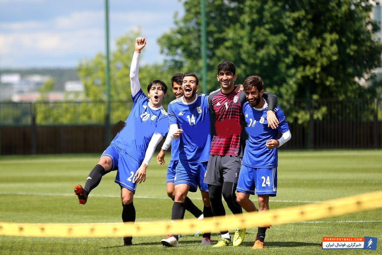 تمرین تیم ملی ایران بعد از برد مقابل لیتوانی در کمپ استروگینو مسکو با حضور هواداران تیم ملی برگزار شد و شور خاصی بین تمامی بازیکنان وجود داشت.