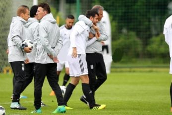 کی روش سرمربی تیم ملی است کی روش یکی از تمرینات پرنشاط خود با ملی پوشان را پشت سر گذاشت. او به همراه بازیکنان بازی کرد و شوخی کرد و خندید.