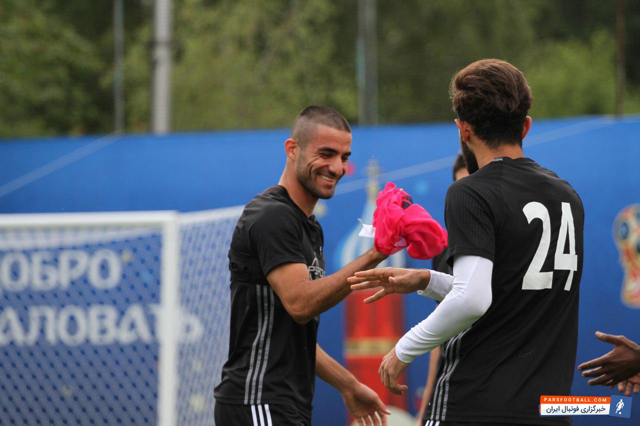 در اغلب تصاویر ارسالی از تمرین تیم ملی کاوری در دست برخی بازیکنان دیده می شود. کاوری که در حین تمرین تیم ملی تقریبا در دست همه بازیکنان قرار گرفت.