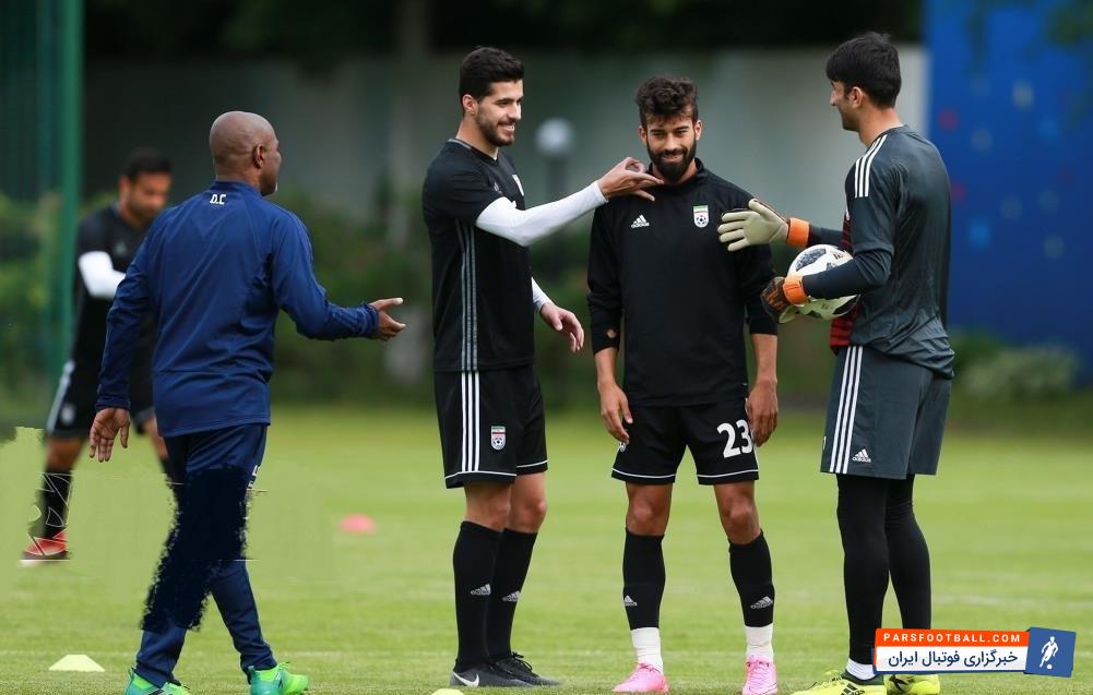 رضاییان یکی از ملی پوشانی بود که در نهایت مشمول این تنبیه شد و همانطور که در تصویر پیداست رضاییان از سوی کروز و بیرانوند و عزت اللهی مورد حمله قرار گرفت.