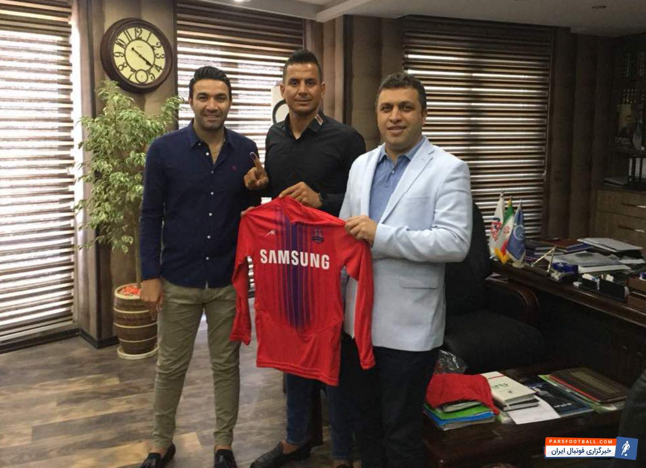 حامد لک بعد از دوران موفقیتآمیز در سایپا، فصل گذشته برای فولاد بازی کرد حامد لک عملکرد درخشانی در این تیم که تا هفتههای پایانی جزو تیمهای بالای جدول بود