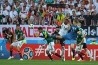 نویر سنگربان تیم ملی آلمان است نویر دیشب در جریان بازی تیمش با مکزیک، در دقایق پایانی بازی با پذیرفتن همه‌ی خطرات دل به دریا زد و به زمین حریف یورش برد.