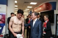 هیونگ مین ستاره تیم ملی کره جنوبی است اشک‌های سون هیونگ مین پس از شکست دوم این تیم در جام جهانی، با واکنش های بسیاری در شبکه های اجتماعی روبرو شده است.