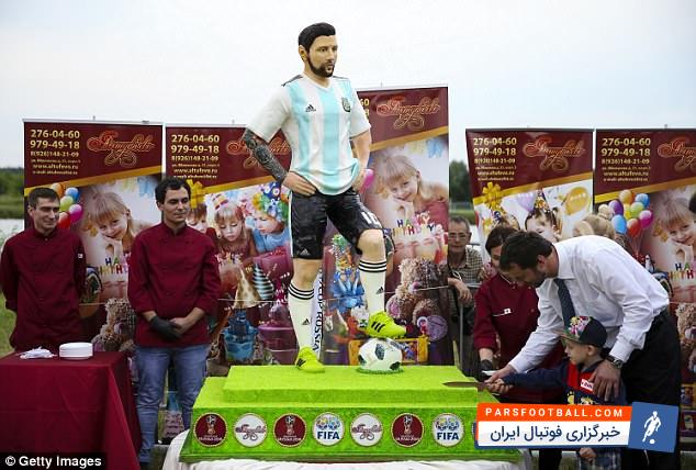 لیونل مسی فوق ستاره تیم ملی آرژانتین است یک قنادی مشهور در روسیه، کیک تولدی استثنایی برای لیونل مسی پخت که با واکنش های بسیاری در رسانه ها روبرو شده است.