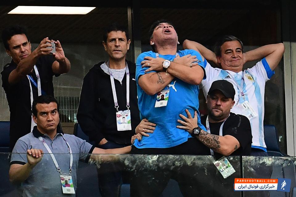مارادونا اسطوره فوتبال آرژانتین است مارادونا پس از پیروزی تیم ملی کشورش مقابل نیجریه و صعود به دور بعد، دچار مشکل شد و به بیمارستان منتقل شد.