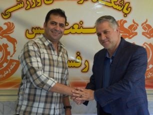 علی سامره مهاجم سابق استقلال است علی سامره با تمدید قرارداد خود با مس برای دومین سال متوالی هدایت این باشگاه در رقابت های دسته اول را برعهده خواهد داشت.