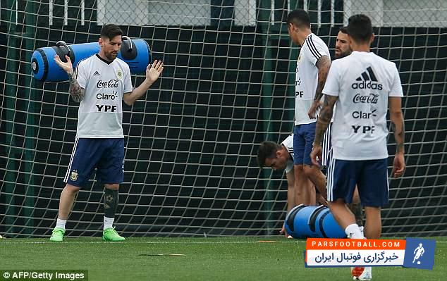 به نظر می رسد لیونل مسی از انگیزه زیادی برای فتح جام جهانی پیش رو و درخشش با لباس آلبی سلسته در روسیه برخوردار است.به نظر می رسد لیونل مسی از انگیزه زیادی برای فتح جام جهانی پیش رو و درخشش با لباس آلبی سلسته در روسیه برخوردار است.