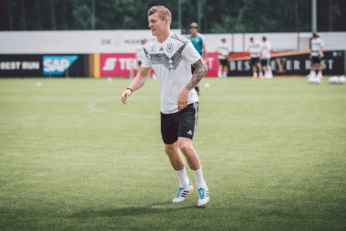 تونی کروس با استقبال لوو به تیم ملی آلمان ملحق شد.