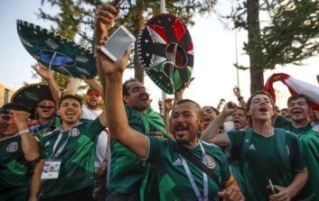 ماکت هوادار مکزیک در روسیه