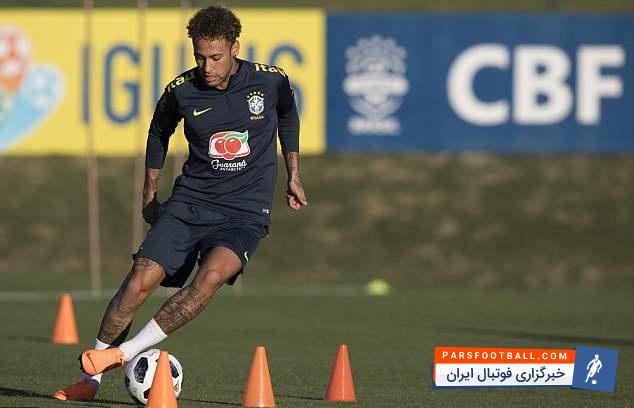 فرناندینیو هافبک تیم ملی برزیل، اعلام کرد که نیمار در تلاش است که برای جام جهانی به آمادگی کامل برسد و از مصدومیت دوباره نمی ترسد.وی افزود : او خیلی شجاع است. سعی می کند که مدافعان را دریبل کند. او از چیزی نمی ترسد.