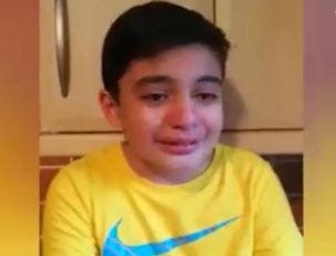 اشک ریختن یک هوادار کوچک انگلیسی بعد از آفساید اعلام شدن گل ایران مقابل اسپانیا