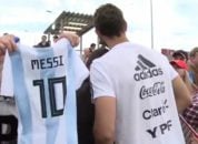 مسی و بازیکنان آرژانتین در میان هواداران