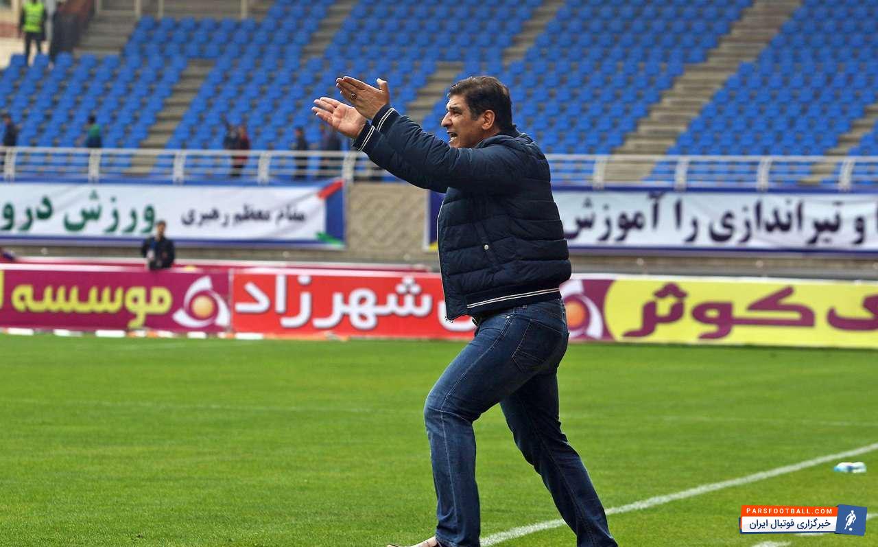 مهاجری گفت:خطیبی بخاطر تعصبی که به تراکتورسازی دارد در کنار ما حضور دارد