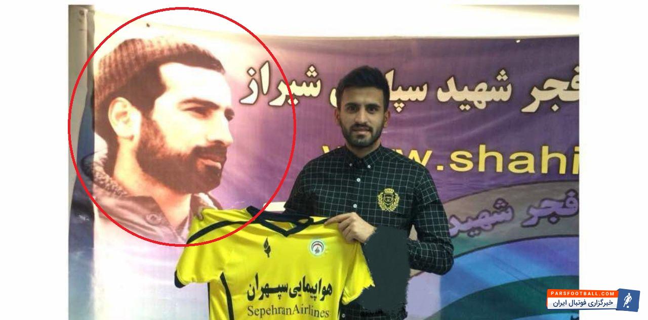 شباهت عجیب شهید سپاسی به محمد صلاح فوق ستاره فوتبال مصر سوژه شد تصویری از داوودی کنار شهید سپاسی منتشر شد که شباهت عجیبی به محمد صلاح دارد.