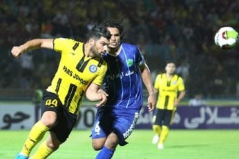 در این بین به نظر می آید مدافعین چپ و راست فصل قبل پارس جنوبی جم حتی با این باشگاه به توافق رسیده باشند. بدنساز فرشاد محمدی مهر دفاع راست و میثم تیموری دفاع چپ پارس جنوبی از پیوستن این دو بازیکن به جمع استقلال خبر داده است.