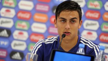 دیبالا : مسی در تیم ملی جایگزین ندارد